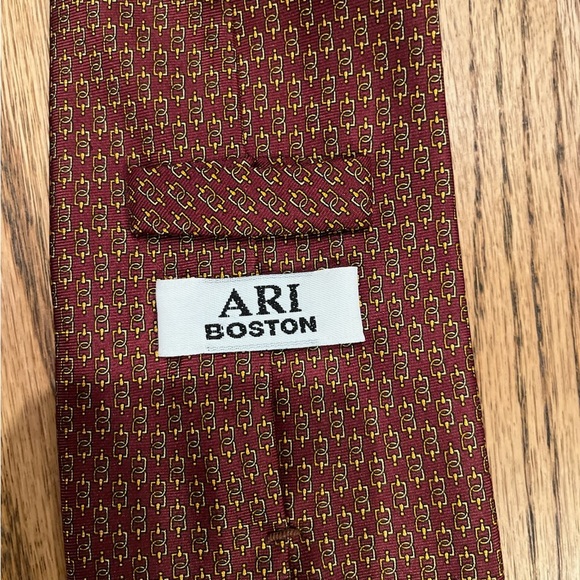 Silk tie. - Picture 2 of 2